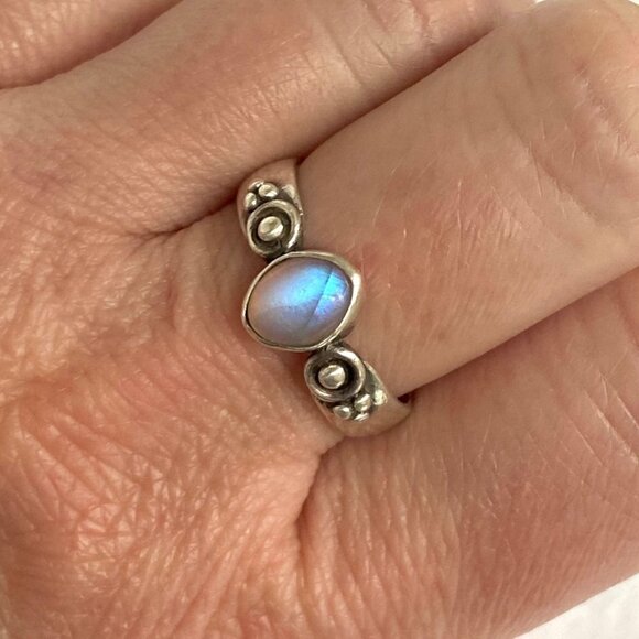 Sterling Silver 925 Dainty Minimalist 8MM Oval Moonstone Band Ring Sz 8.25 - Picture 5 of 16
